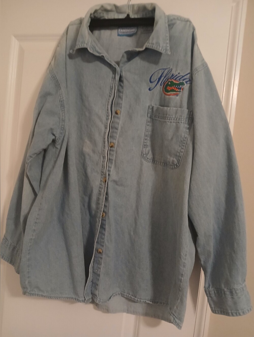 Pre-owned CleaVintage Light Wash Denim Button-Up Shirt with Florida Gators Patch
